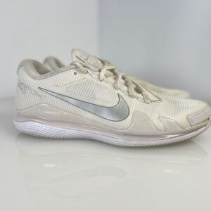 Nike Womens Court Air Zoom Vapor Pro HC Tennis Size 9 White Silver CZ0222-108